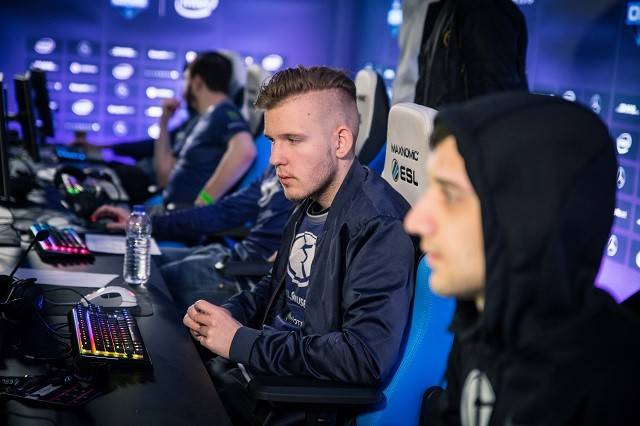 让皇马在两 让皇马在两